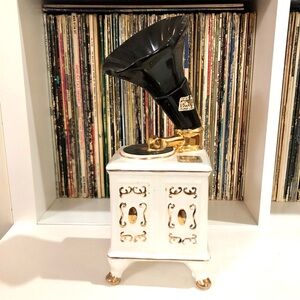 Phonograph decanter